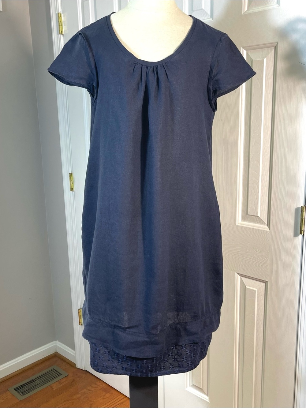 MALVIN I Love Linen Blend Navy Shift Dress Eyelet Lace Hem Cap Sleeves Size 10